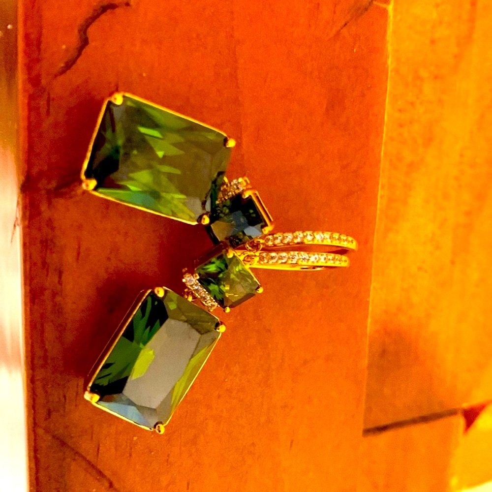 Limited Gorgeous Brand new from 🇫🇷 rare green earrings with crystals. Must have! - Picture 3 of 16